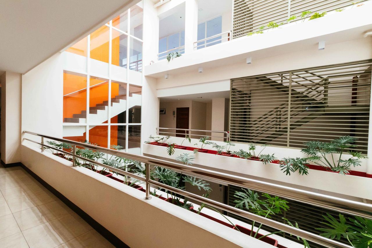 Reddoorz Premium @ Sampaloc Makati Hotel Makati City Exterior photo